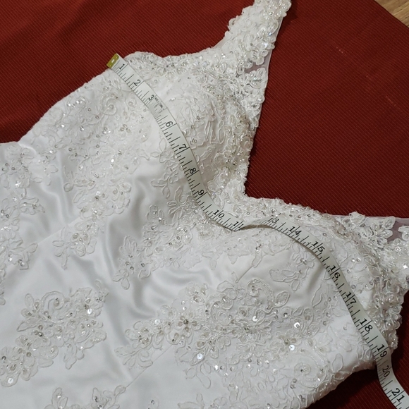 David’s Bridal Wedding Dress Open back & Long Train Woman Size 10 - Picture 9 of 16